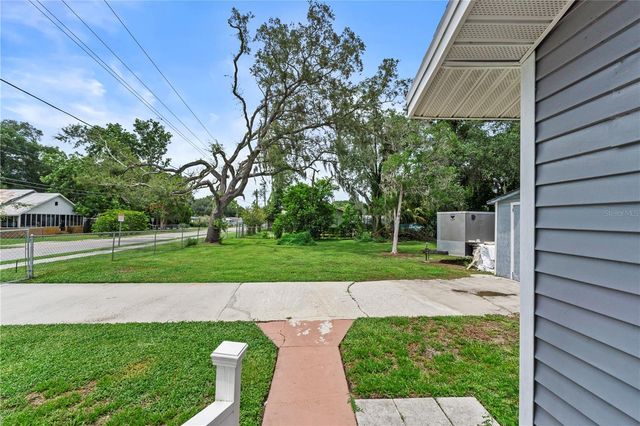 204 PINE AVENUE, Polk City, FL 33868