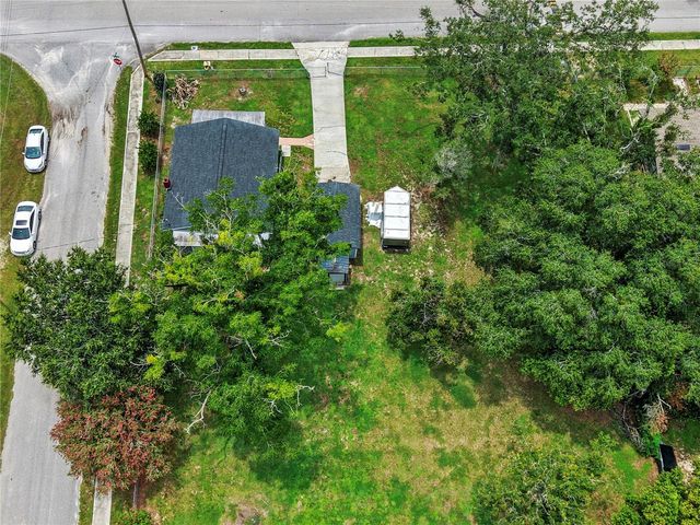204 PINE AVENUE, Polk City, FL 33868