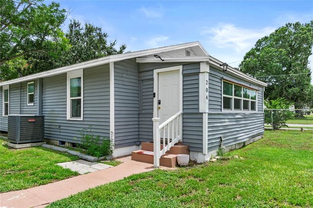 204 PINE AVENUE, Polk City, FL 33868