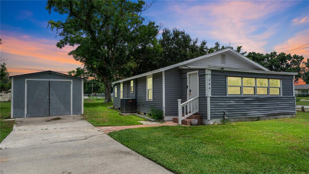 204 PINE AVENUE, Polk City, FL 33868
