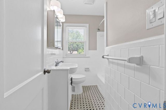 1215 Starling Dr, Henrico, VA 23229