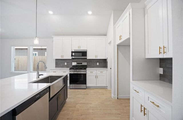 410 Zeus Mountains Dr, Crosby, TX 77532