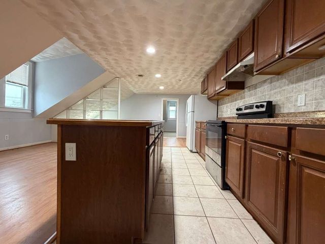 6 Milford St 6, Upton, MA 01568