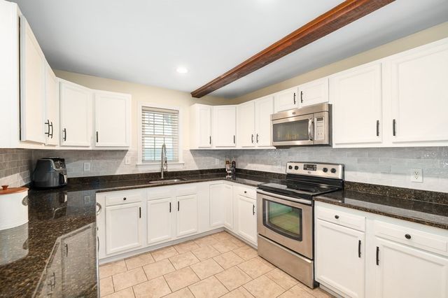 6 Temple Street 3, Newburyport, MA 01950