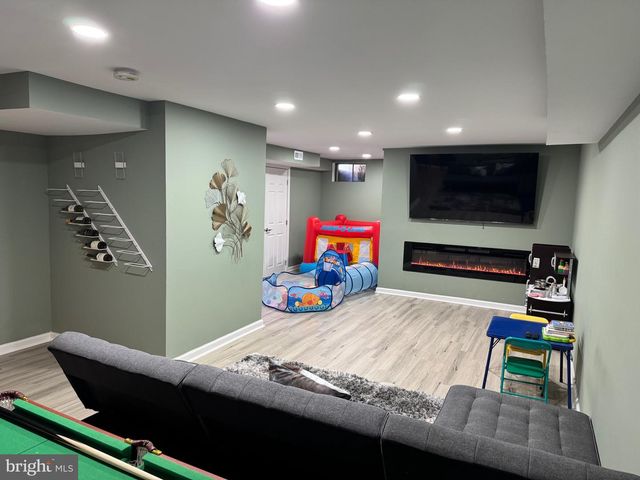 574 S MOUNT VERNON CIR, Bensalem, PA 19020