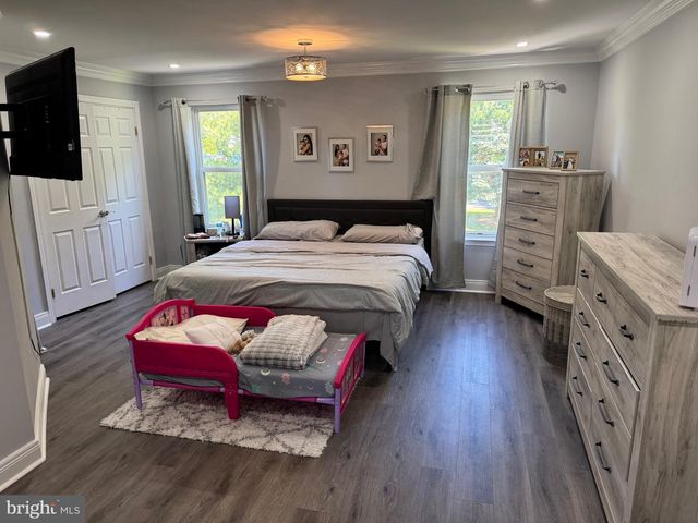 574 S MOUNT VERNON CIR, Bensalem, PA 19020