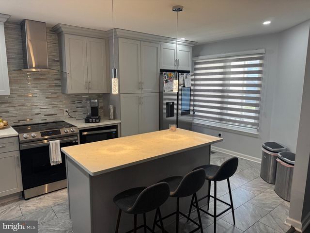 574 S MOUNT VERNON CIR, Bensalem, PA 19020