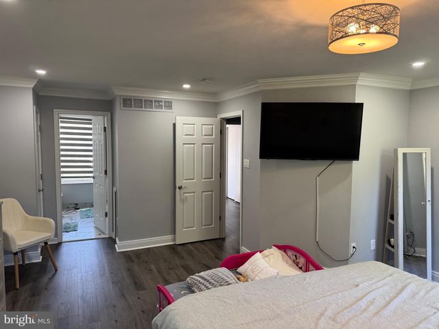 574 S MOUNT VERNON CIR, Bensalem, PA 19020