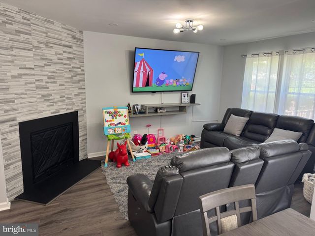 574 S MOUNT VERNON CIR, Bensalem, PA 19020