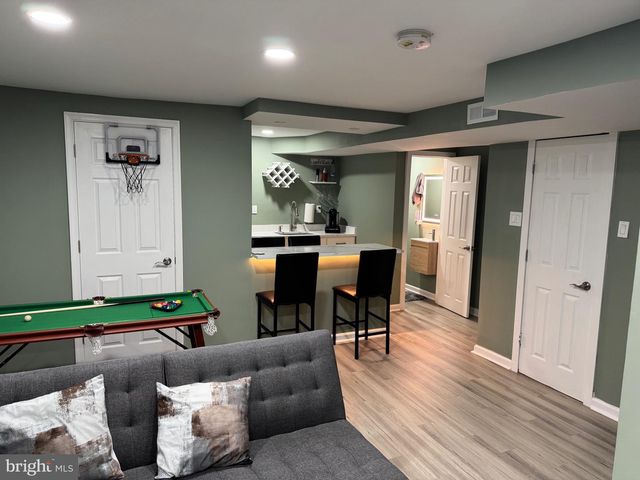 574 S MOUNT VERNON CIR, Bensalem, PA 19020