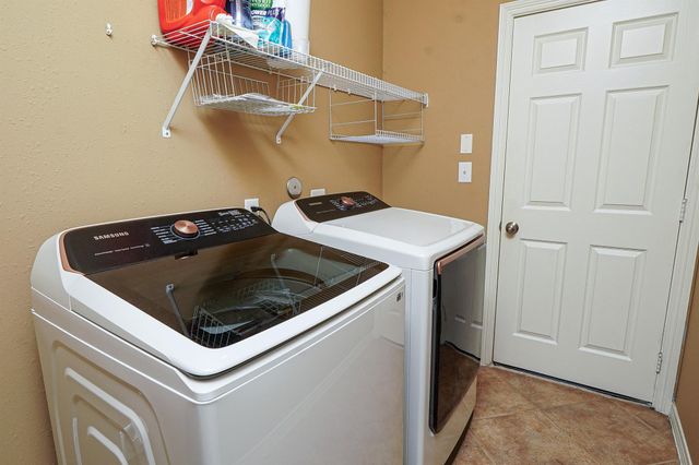 2009 Foxglove Oaks Court, Pearland, TX 77581