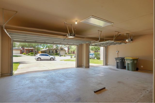 2009 Foxglove Oaks Court, Pearland, TX 77581