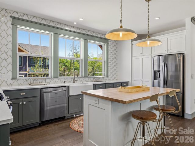 55 Acona Lane, Asheville, NC 28803