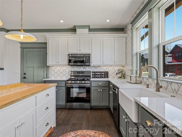 55 Acona Lane, Asheville, NC 28803