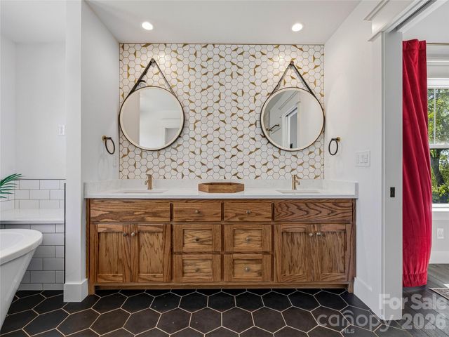 55 Acona Lane, Asheville, NC 28803