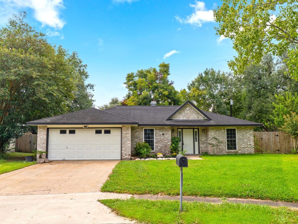 2204 Gontier Drive, Bay City, TX 77414