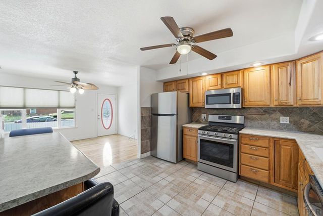 624 Hewitt St, Pueblo, CO 81005