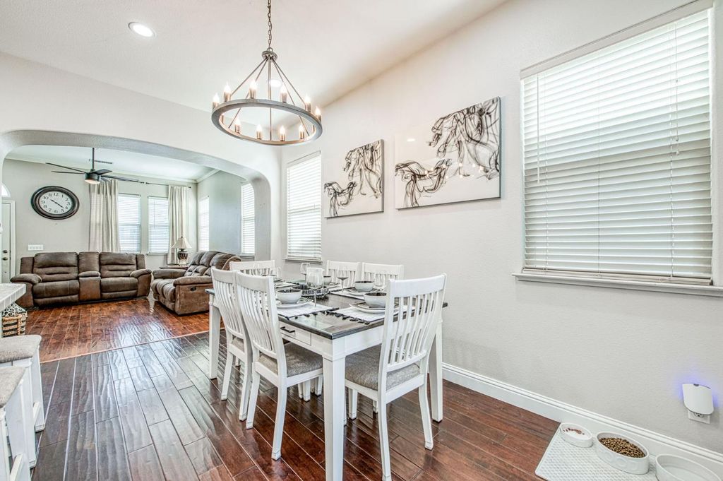 Image 10 of property listing at 3683 W Black Walnut Lane, Fresno, CA 93711
