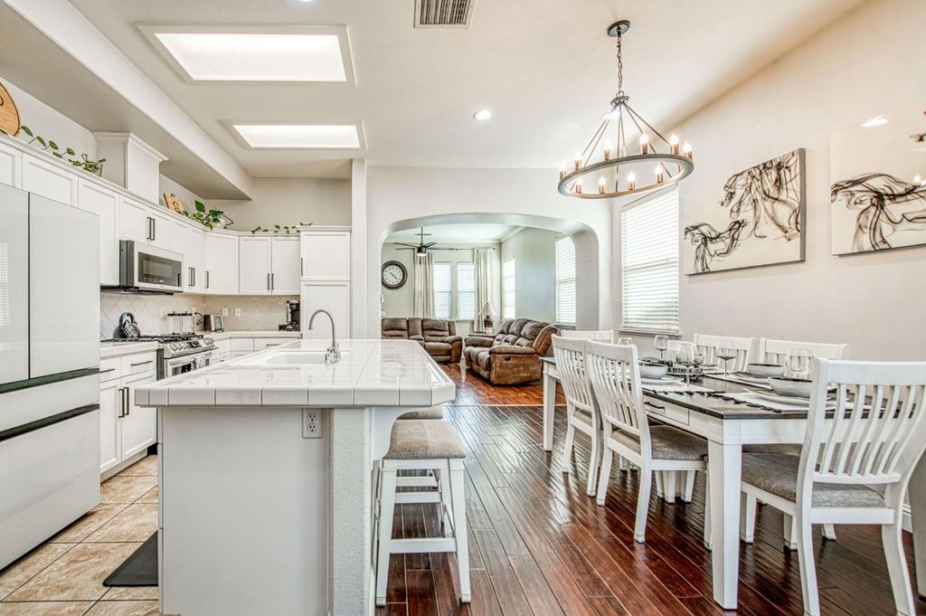 Image 11 of property listing at 3683 W Black Walnut Lane, Fresno, CA 93711