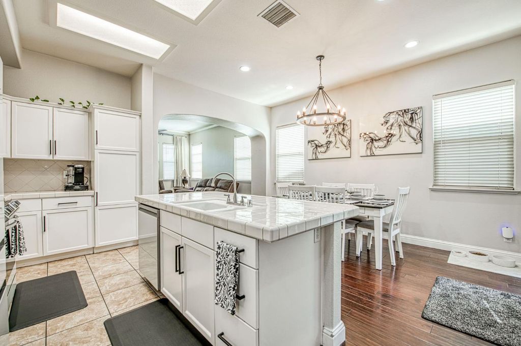 Image 13 of property listing at 3683 W Black Walnut Lane, Fresno, CA 93711