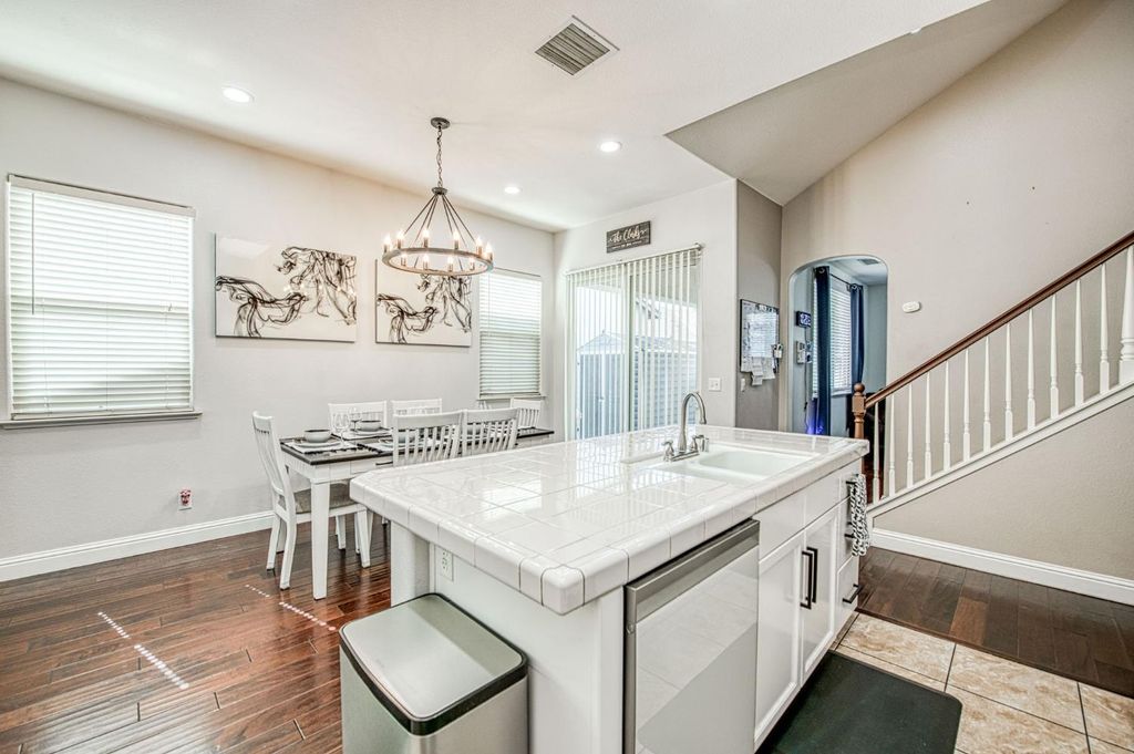 Image 15 of property listing at 3683 W Black Walnut Lane, Fresno, CA 93711
