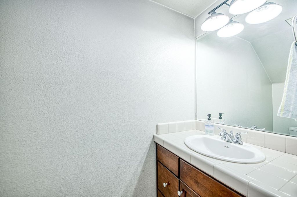 Image 16 of property listing at 3683 W Black Walnut Lane, Fresno, CA 93711