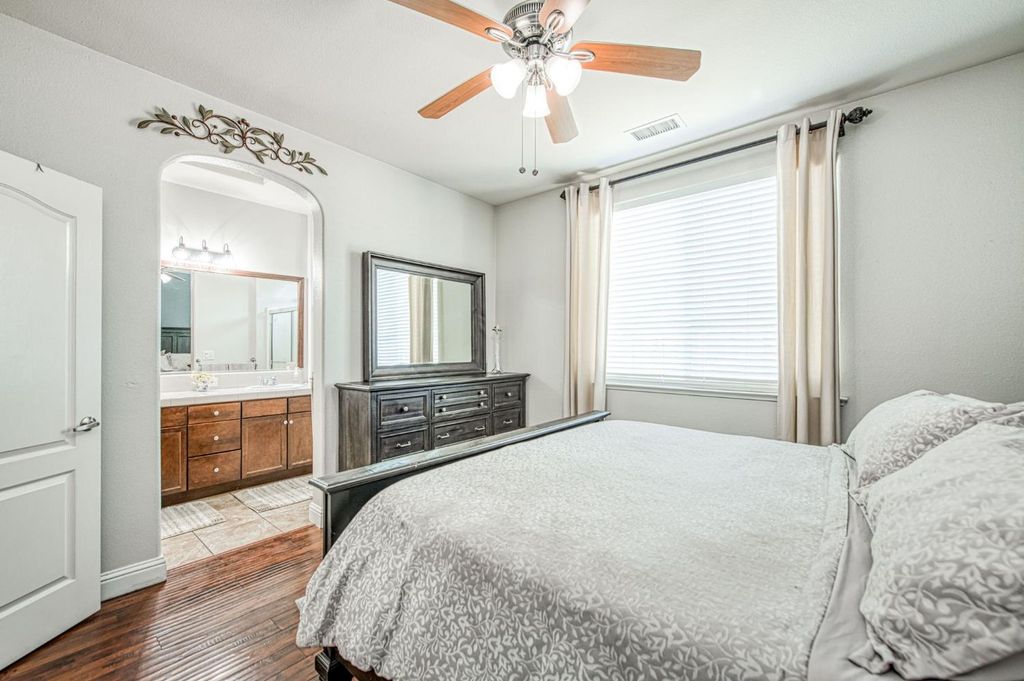 Image 18 of property listing at 3683 W Black Walnut Lane, Fresno, CA 93711