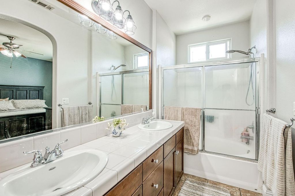 Image 19 of property listing at 3683 W Black Walnut Lane, Fresno, CA 93711