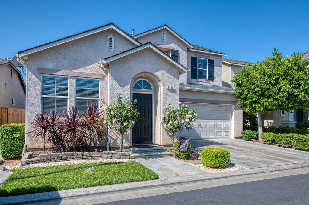 Image 2 of property listing at 3683 W Black Walnut Lane, Fresno, CA 93711