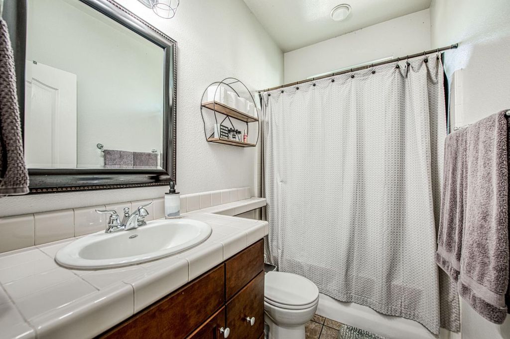 Image 23 of property listing at 3683 W Black Walnut Lane, Fresno, CA 93711