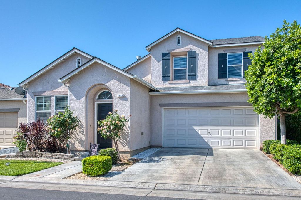Image 3 of property listing at 3683 W Black Walnut Lane, Fresno, CA 93711