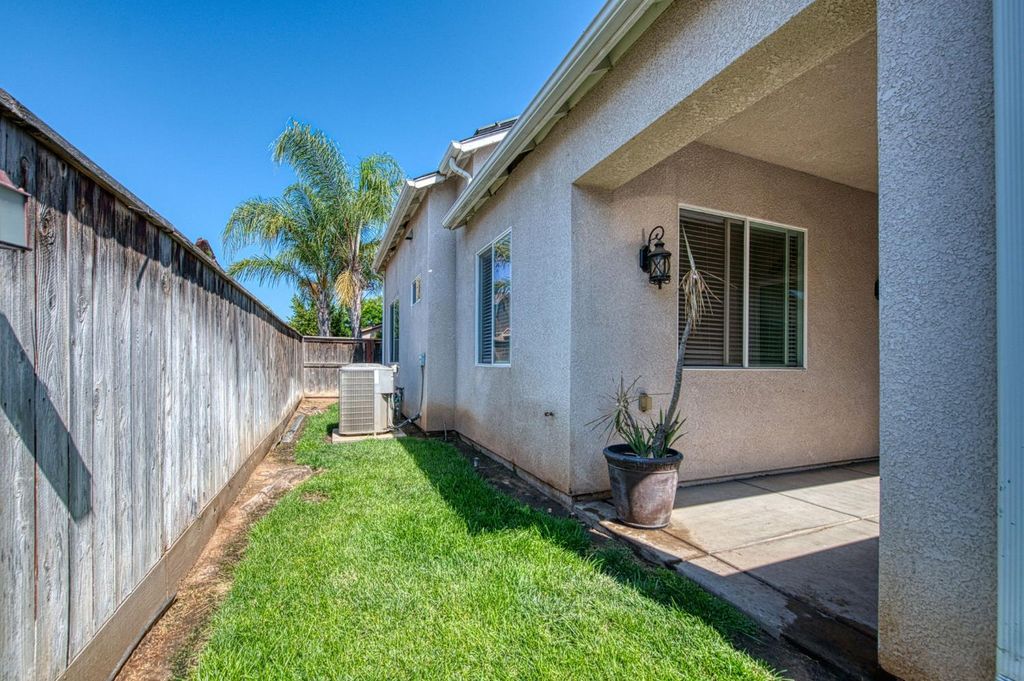 Image 33 of property listing at 3683 W Black Walnut Lane, Fresno, CA 93711