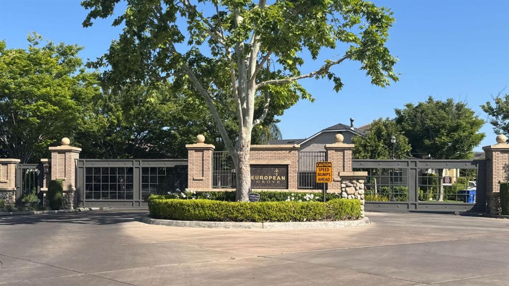 Image 38 of property listing at 3683 W Black Walnut Lane, Fresno, CA 93711