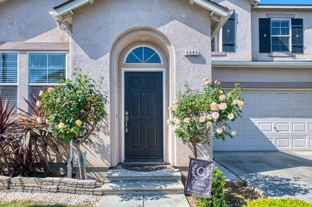 Image 4 of property listing at 3683 W Black Walnut Lane, Fresno, CA 93711