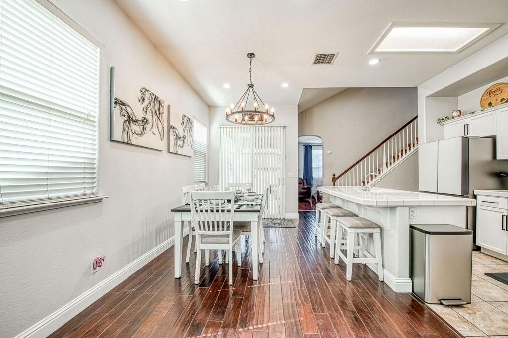 Image 8 of property listing at 3683 W Black Walnut Lane, Fresno, CA 93711