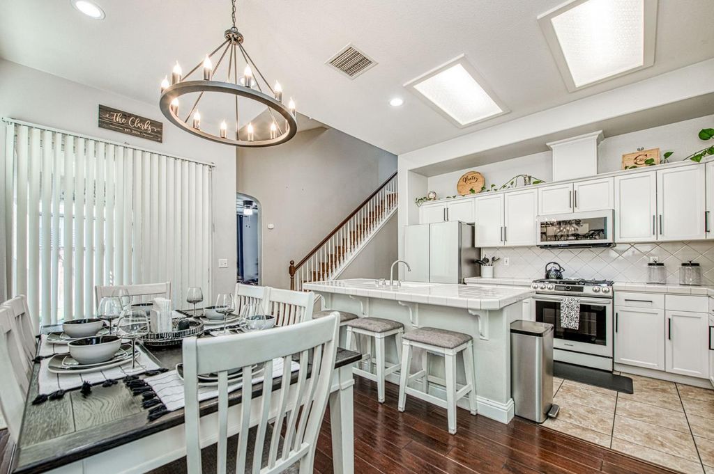 Image 9 of property listing at 3683 W Black Walnut Lane, Fresno, CA 93711