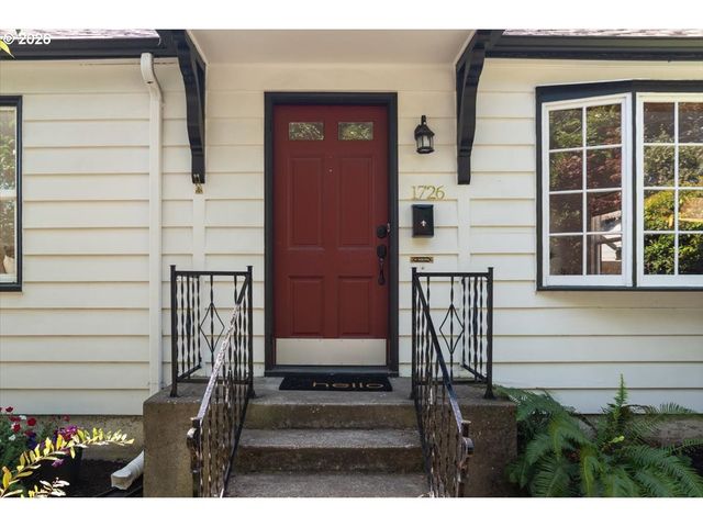 1726 Se REEDWAY St, Portland, OR 97202