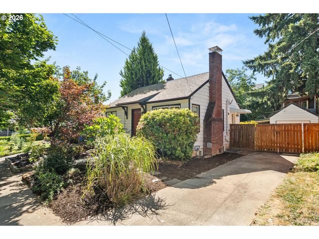 1726 Se REEDWAY St, Portland, OR 97202