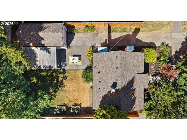 1726 Se REEDWAY St, Portland, OR 97202