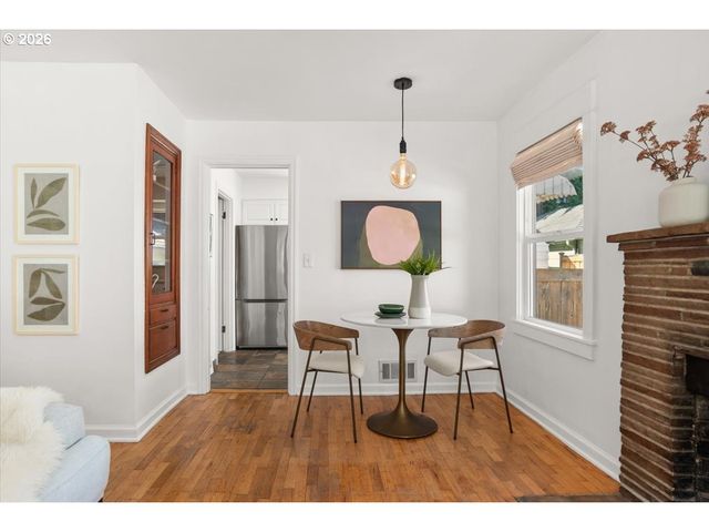 1726 Se REEDWAY St, Portland, OR 97202