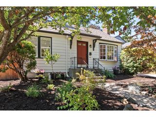 1726 Se REEDWAY St, Portland, OR 97202
