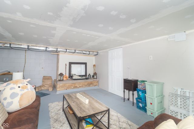 8513 W Sycamore Road, Fairland, IN 46126