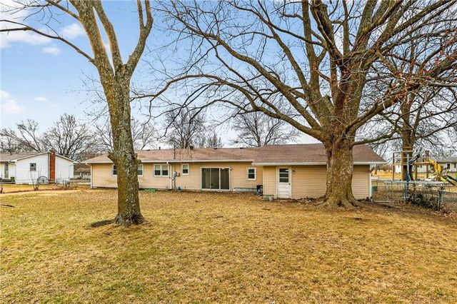 416 Country Drive, Lawson, MO 64062