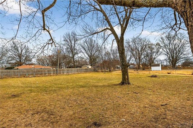 416 Country Drive, Lawson, MO 64062