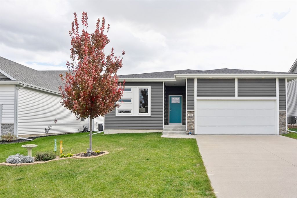 460 SE Hollow Court, West Des Moines, IA 50265