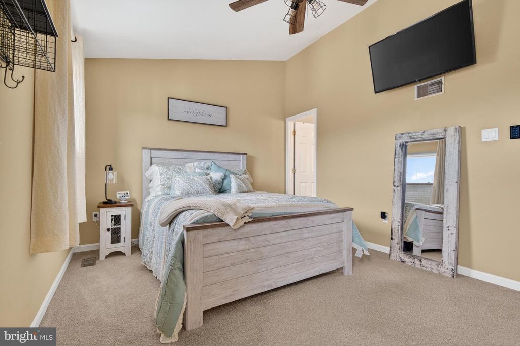 Image 14 of property listing at 1154 OAKMOOR, Halethorpe, MD 21227