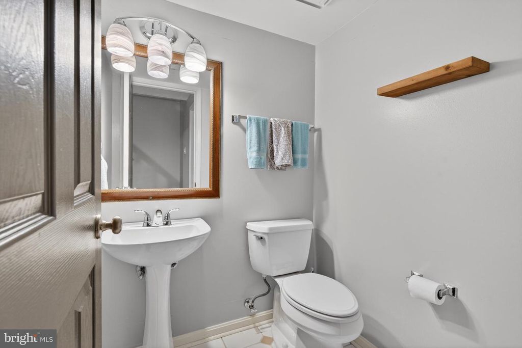 Image 25 of property listing at 1154 OAKMOOR, Halethorpe, MD 21227