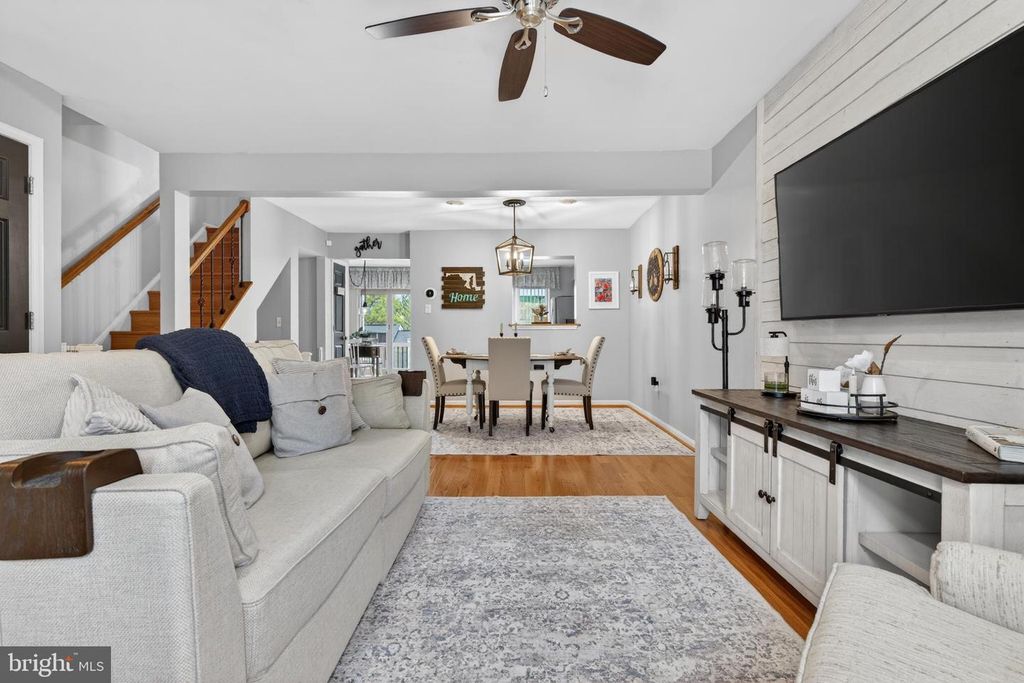 Image 3 of property listing at 1154 OAKMOOR, Halethorpe, MD 21227