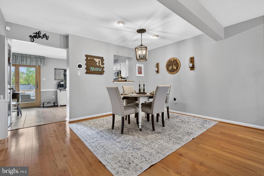 Image 4 of property listing at 1154 OAKMOOR, Halethorpe, MD 21227