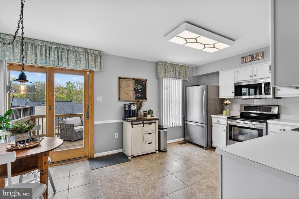 Image 6 of property listing at 1154 OAKMOOR, Halethorpe, MD 21227